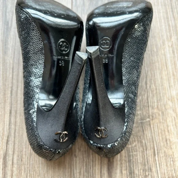 Chanel Black Sequin Sparkle CC Pumps | 38 - Picture 10 of 16